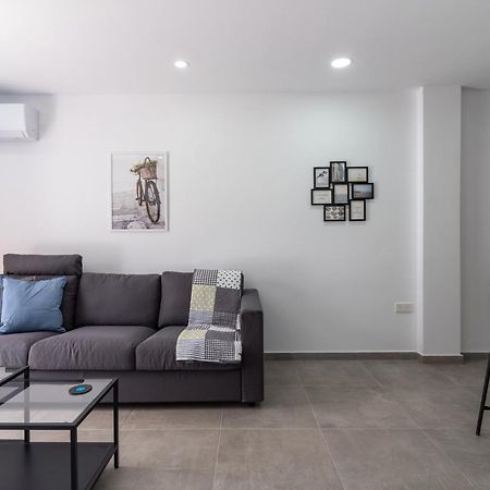 Odyssey - Captivating 2-Bedroom Retreat In Larnaca Exteriér fotografie